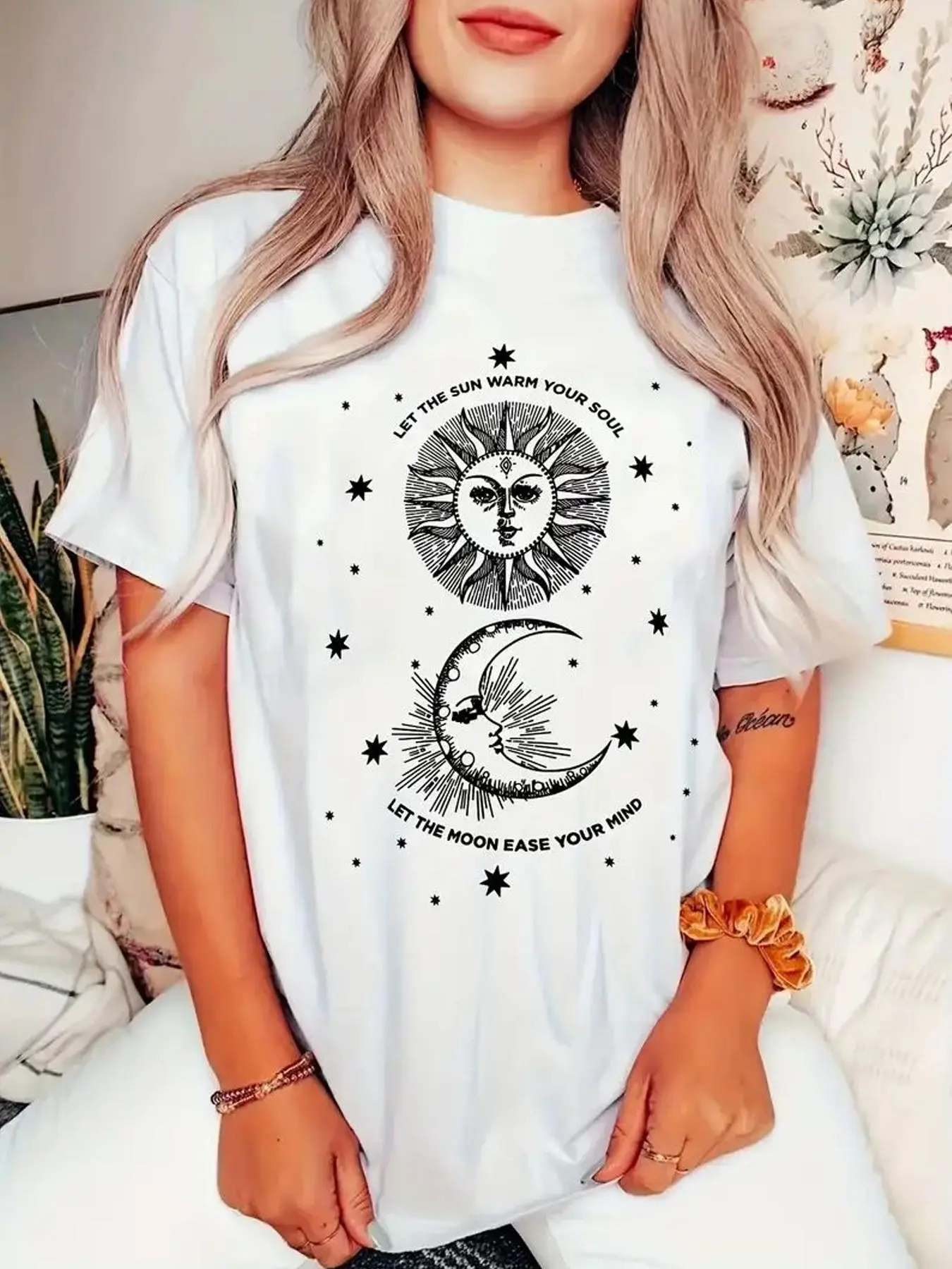 Women's Sun & Moon Print Round Neck Graphic Tee, Vintage Trendy Casual Drop Shoulder Short Sleeve T-shirt for Daily Wear, Ladies Fall & Winter Wear