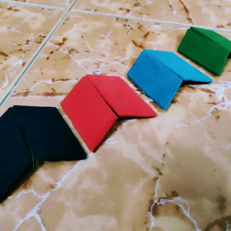 Tiết cổ áo nhiều màu gắn sao gạch kết hợp có hình tự chọn. 1