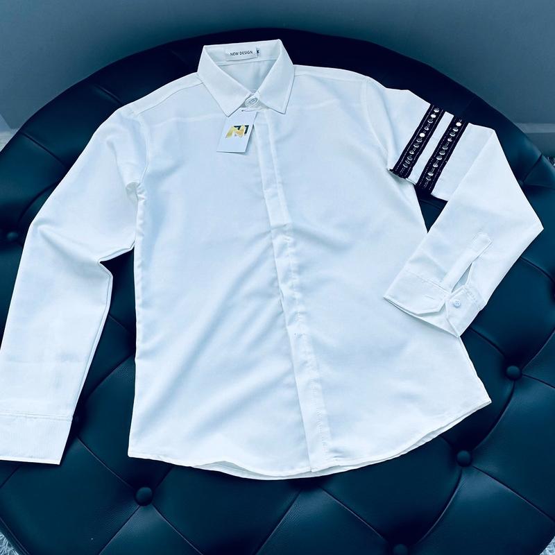 Áo sơ mi nam tay dài thêu 2 vạch tay đính đá may dấu nút chất vải lụa hàn dày dặn phong cách trẻ trung cá tính. Menswear Tre