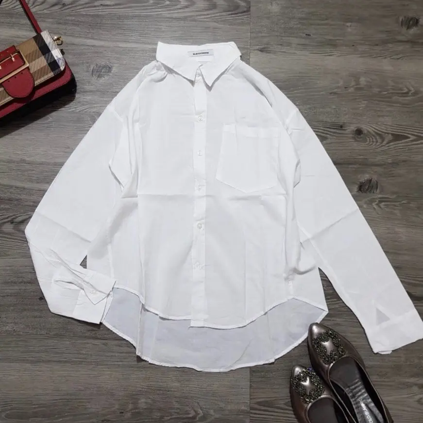 Áo sơ mi trắng dáng basic
