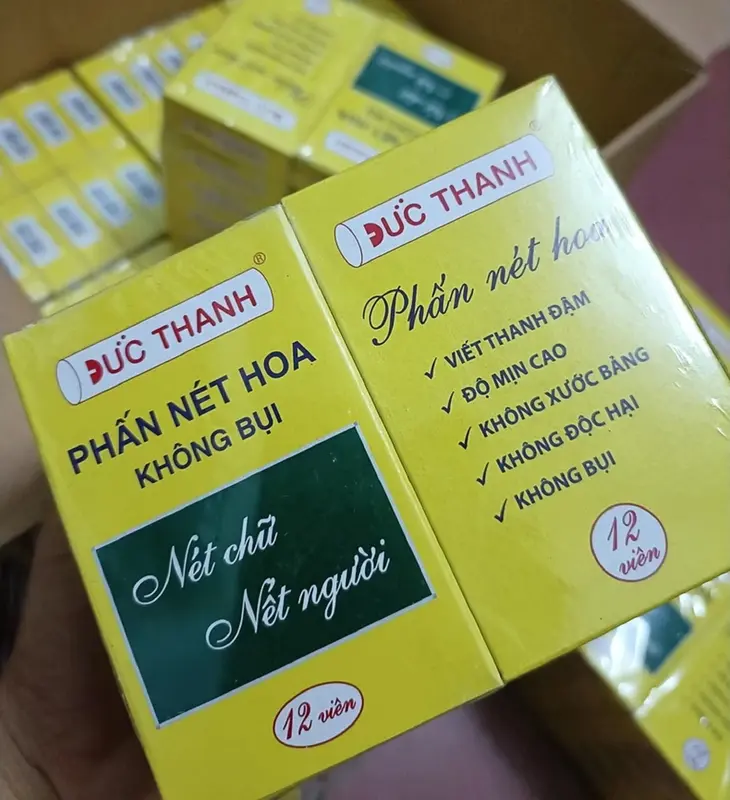 Hộp phấn viết bảng Đức Thanh không bụi - 12 viên/hộp 1