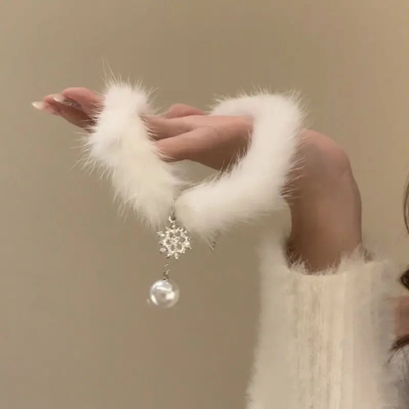 Dây chuyền cổ kiểu mới phối lông mềm - Kết hợp ngọc trai, đá zircon cùng họa tiết bông tuyết - Thiết kế tinh tế toát lên vẻ quyến rũ Hoa Chain