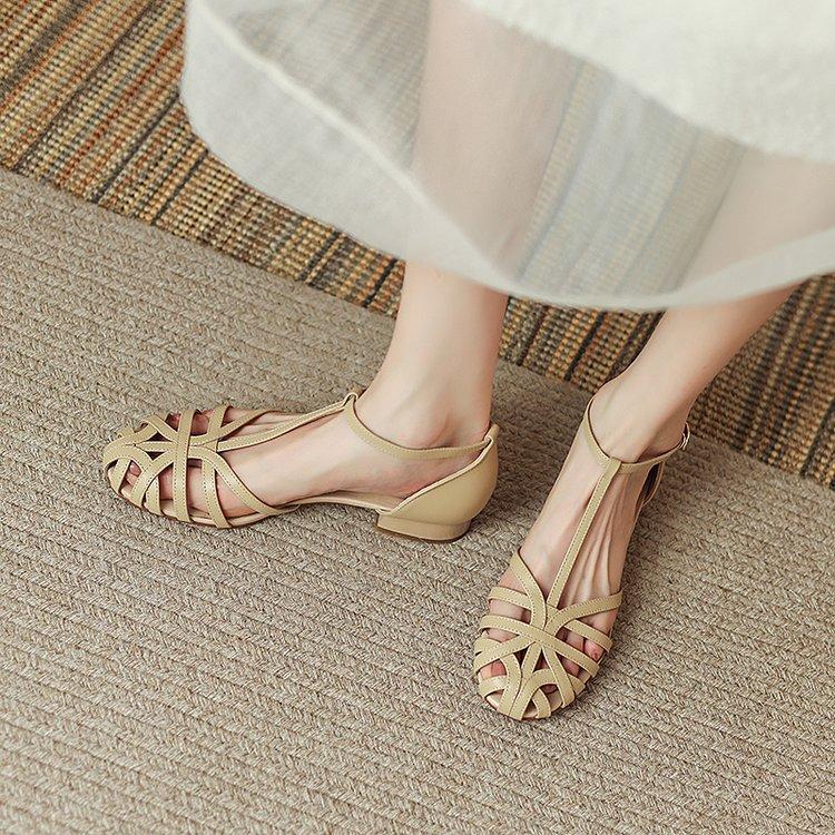 Product Introduction of Retro French Roman Artistic Style Hollow-out Closed Toe Sandals Women's 2024 Summer New Woven Flat Low Heel Women's Shoes 7