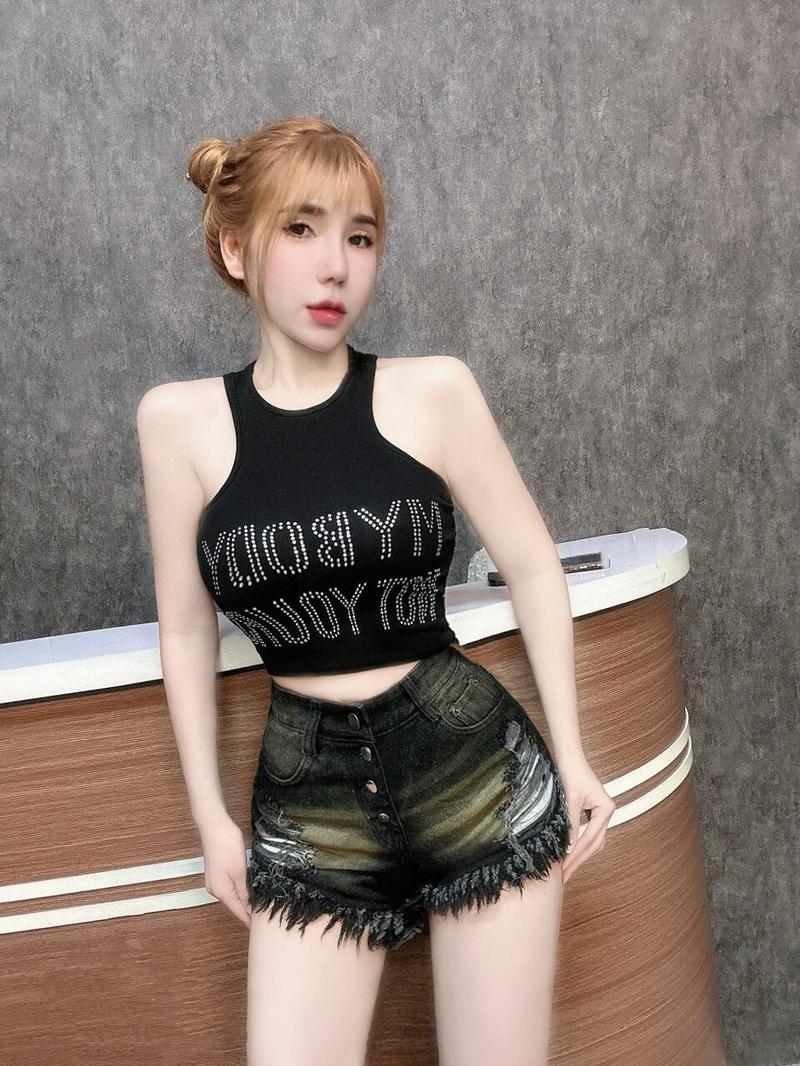 Product Introduction of Quần jaens đùi 4 nút 6