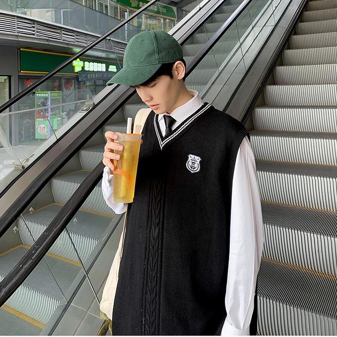 Áo gile len nam nữ bigsize ulzzang hàn quốc Áo gile len nam nữ unisex form rộng Basic len nam nữ đẹp oversize thêu huy hiệu học sinh đi học công sở cổ V kẻ sọc Menswear Thun 4