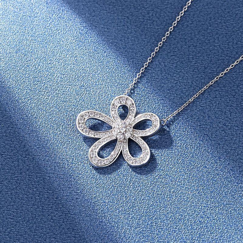 Product Introduction of Diamond SUNFLOWER Necklace 2024 New Ins Simple Delicate Indie Temperament Fairy All-Match Clavicle Chain Female Fashion Jewelry 2