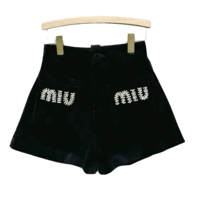 ￼Quần Short Nữ MIU Chất Nhung Túi Trước Thêu Chữ 3