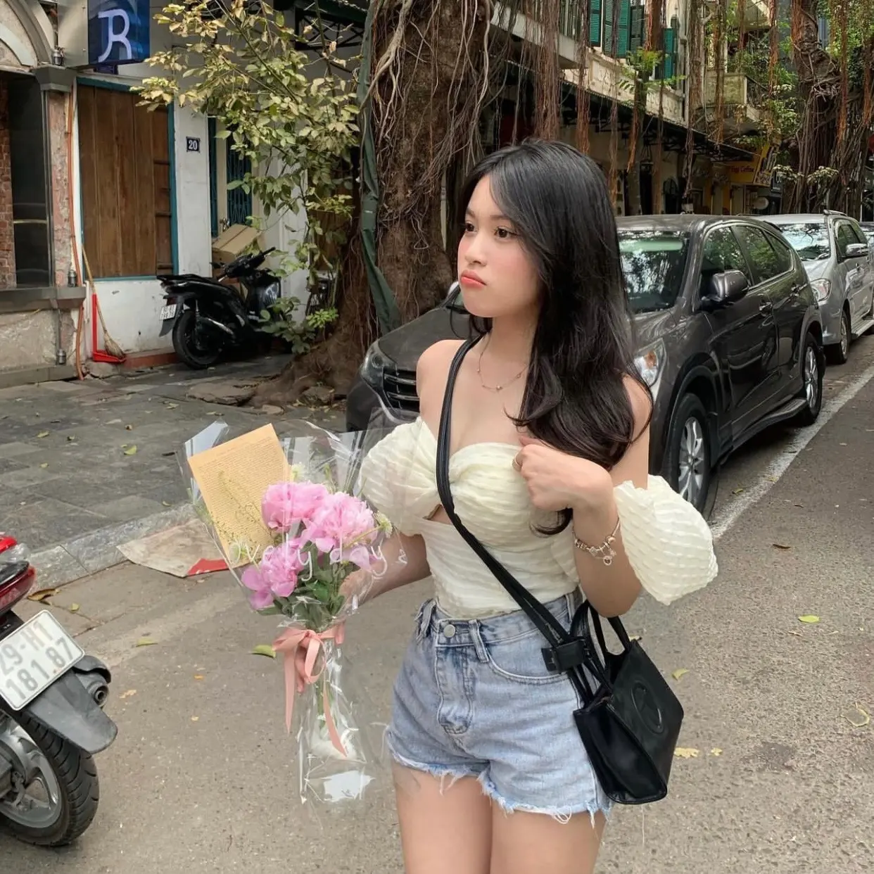 DESIGNED BY BD.BRAND-ÁO TRỄ VAI TAY PHỒNG TIỂU THƯ Top Nữ Nhung Sơ Mi Kem Kem