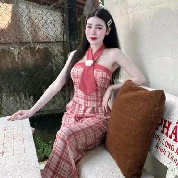 Sét áo cúp ngực cổ yếm đính hoa quần suông vải Mango 45_58 kí - Top