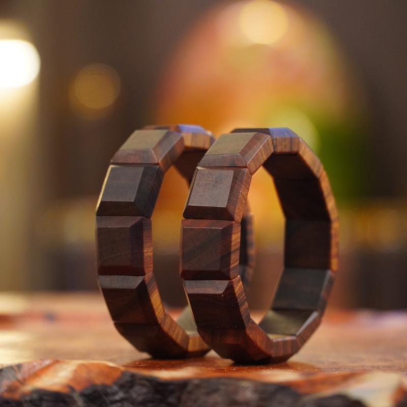 Vòng Tay Bản Lách Vuông Gỗ Bách Xanh Mộc Châu