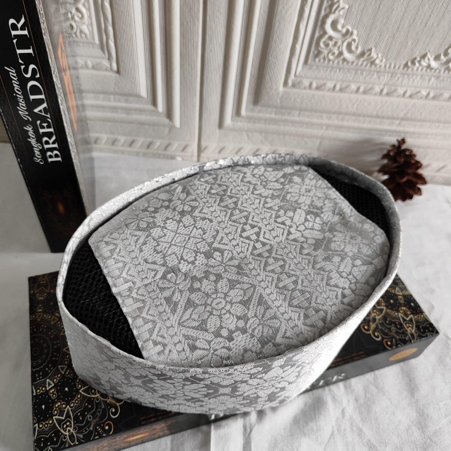 LIMITED EDITION!!! Peci Songkok Kopiah Tenun Asli Songket Melayu Pertama Di Indonesia Tinggi 9cm Anti Air Kualitas Terjamin Awet Tahan Lama Merk BREADSTR - Peci Pria Model Terbaru kopiah Songket White Bisa bayar di Tempat COD LIMITED EDITION!!! Peci Songkok Kopiah Tenun Asli Songket Melayu Pertama Di Indonesia Tinggi 9cm Anti Air Kualitas Terjamin Awet Tahan Lama Merk BREADSTR - Peci Pria Model Terbaru kopiah Songket White Bisa bayar di Tempat COD