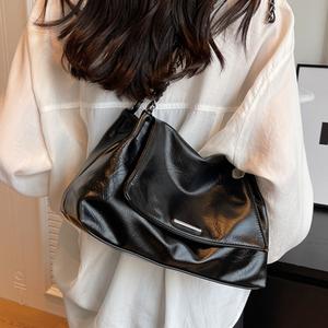 Casual Soft Large Capacity Women's Tote Bag Crossbody Bag, Large Capacity, Metal Chain Strap, A Fashionable Versatile Bag