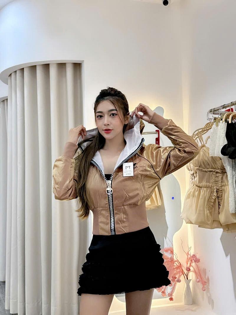 Product Introduction of Áo Khoác Phi Xà Cừ Nữ THÊU LOGO DÂY KÉO TO , Có Túi Trong 2 Lớp Dành cho Nữ Từ 40kg đến 58kg 9