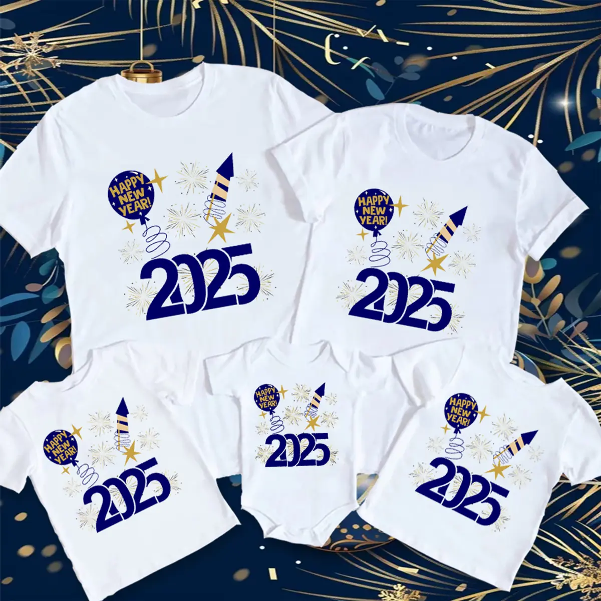 ชุดเสื้อครอบครัว, ธีมสวัสดีปีใหม่ 2025, เสื้อผ้าวันครอบครัว, เสื้อยืดจับคู่พ่อแม่เด็กทารก, ชุดรอมเปอร์แขนสั้นเด็ก