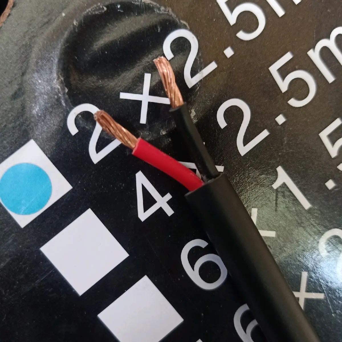 kabel speaker Crimson 2×2,5mm bisa untuk kabel strum serabut banyak joss