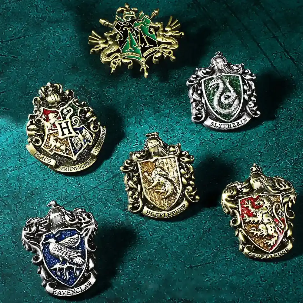 pin / bros / brooch /badge asrama penyihir hogwarts school Clips