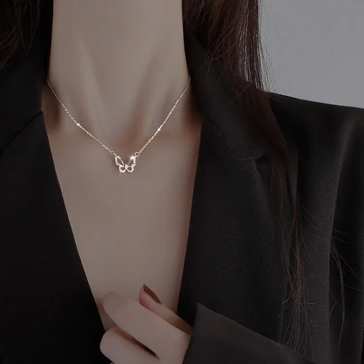 Kalung Rantai Liontin Kupu-Kupu Hias Kristal Warna Silver Untuk Wanita