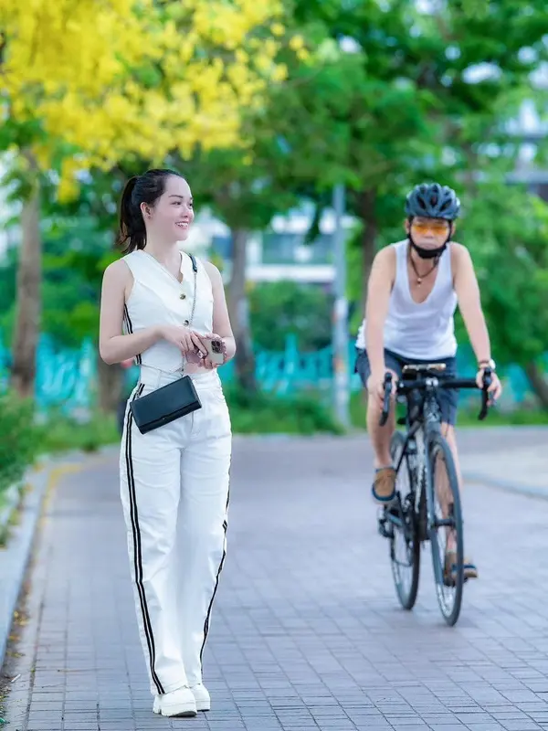 Sét Áo Sơ Mi Nữ GiLe Nữ Áo Sát Nách Quần Suông KaKi Màu Trắng,Quần Nữ Dáng Dài Sang Chảnh,Đi Chơi.Đi Làm,Dạo Phố S066 setáocroptopquầnsuông nơ set bộ ống Women Ong 4