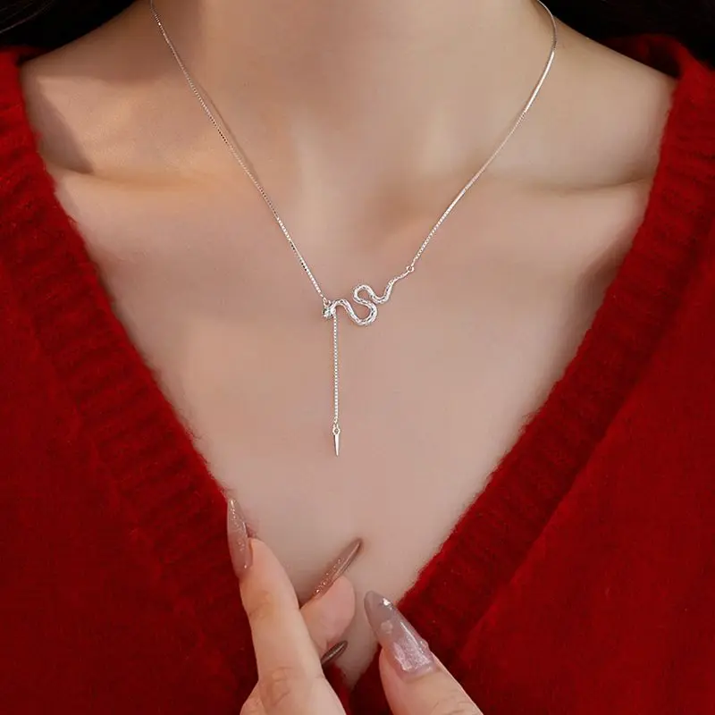 Green Eyed Snake Tassel Necklace for Women S925 Sterling Silver Light Luxury Niche Design High-end Exquisite Snake Year Sweater Chain Trend