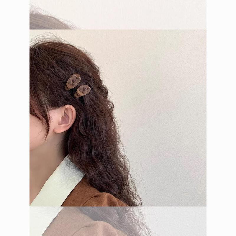 Product Introduction of Vintage Simple Style Velvet Letter Mini Hair Clip for Women Spring Summer Bangs Forehead Hair Clip Side Clip BB Clip 0