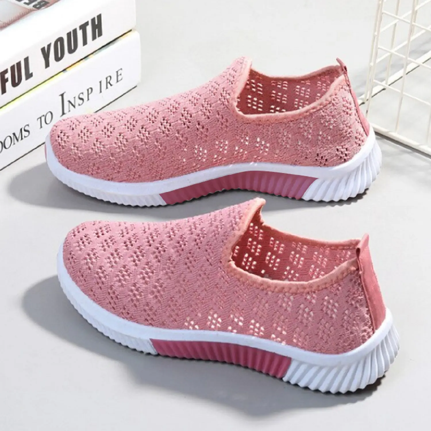 Sepatu Wanita Slip-on Kekinian Import Fashionable-2202 Hitam Shoes