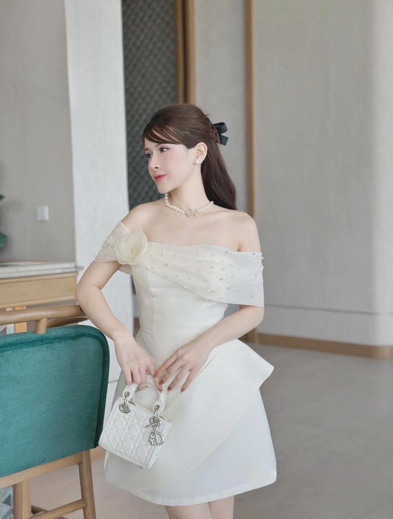Product Introduction of Miiu shop - Váy trễ vai đính cườm xếp chéo 3