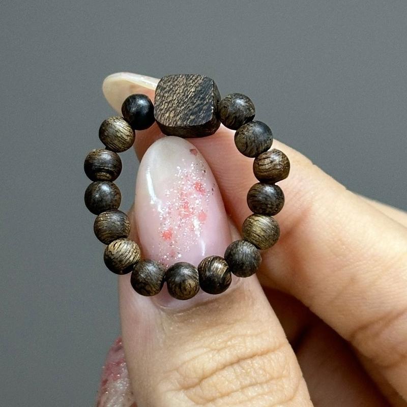 Nhẫn trầm hương tự nhiên 4li nam nữ Thiên Quang Trầm. Freesize Nam nữ đều đeo vừa.