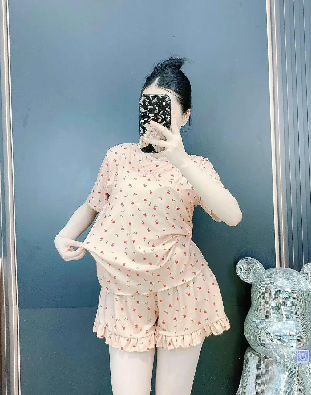 Đồ bộ nữ mẫu áo ngắn quần đùi chất liệu thun hoạ tiết hoa nhí Top