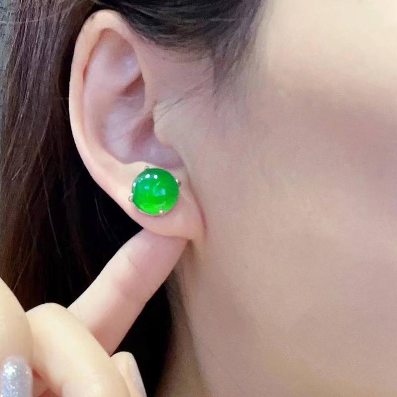 Product Introduction of Natural Ice Transparent Green Agate Chalcedony Large Bread Round Single Diamond Simple Light Luxury Earrings for Women Elegant Ear Jewelry 3