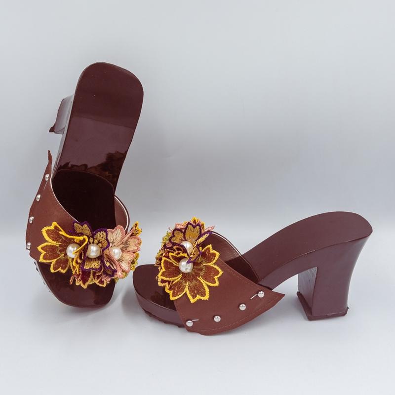 Guốc gỗ gót loe, dép gỗ cao gót nữ 8 phân Thư Kỳ guốc mộc mũi vuông 8cm kết hoa mặc cùng áo dài, bà ba đi chơi, dạo phố, dự tiệc