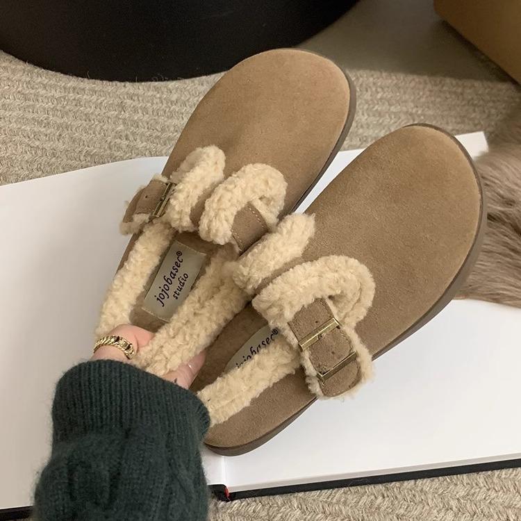 Product Introduction of Giày nữ đế bệt quai dán cổ lông phong cách năng động , cá tính - Shoes 7