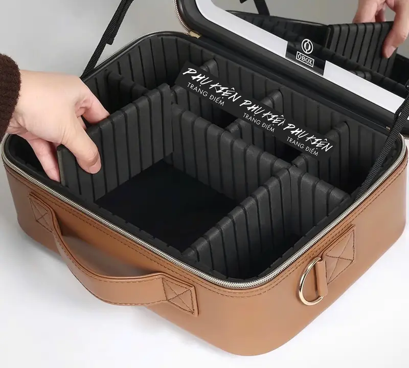 Cốp - Túi Da Đựng Đồ Trang Điểm Cá Nhân Kèm Gương Đèn LED - Cốp Đựng Mỹ Phẩm Cầm Tay Có Gương - GZM12 2