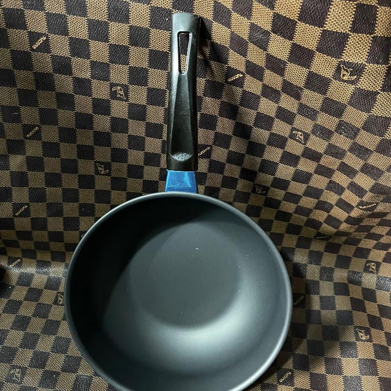 Chảo chống dính có tay cầm đường kính 18cm 2