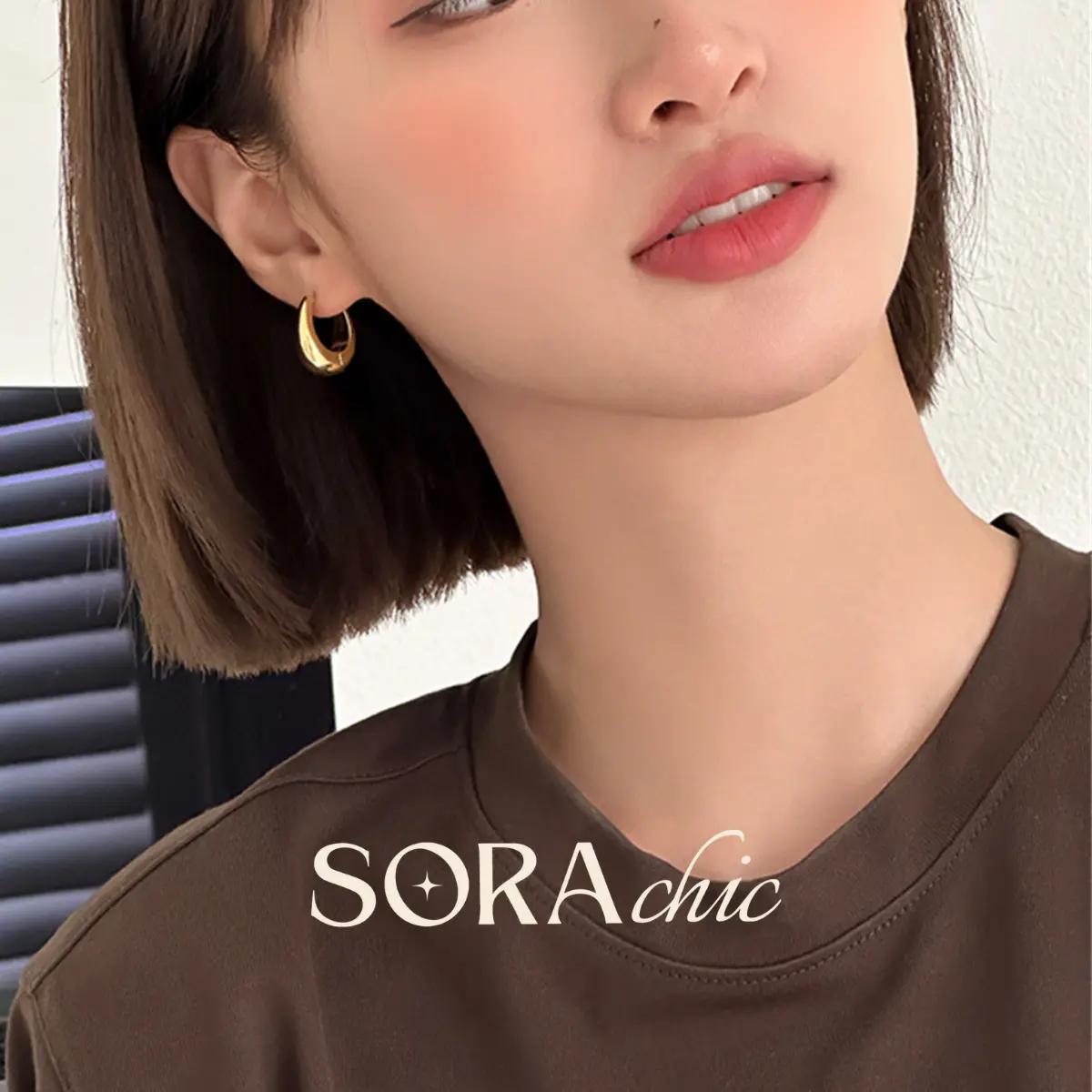 Khuyên tai nữ chữ U vàng Gami - Sora.chic