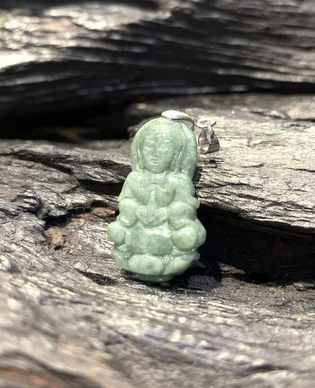 Mặt Dây Chuyền Ngọc Cẩm Thạch Chạm Q.Âm