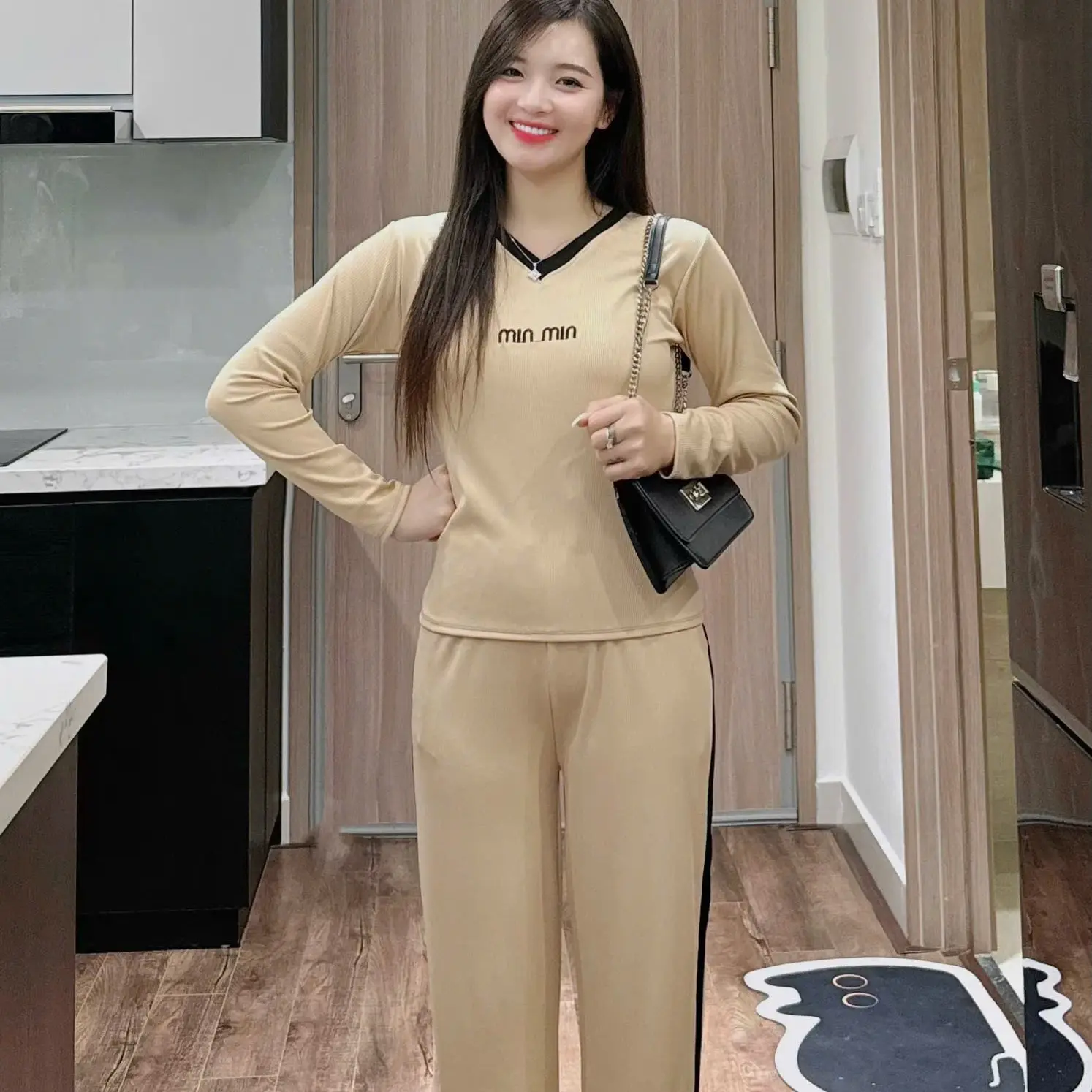 Bộ dài tay nữ size từ 40 tới 61kg, chất thun tăm mềm mại co giãn thỏa mái, họa tiết thêu sắc nét.