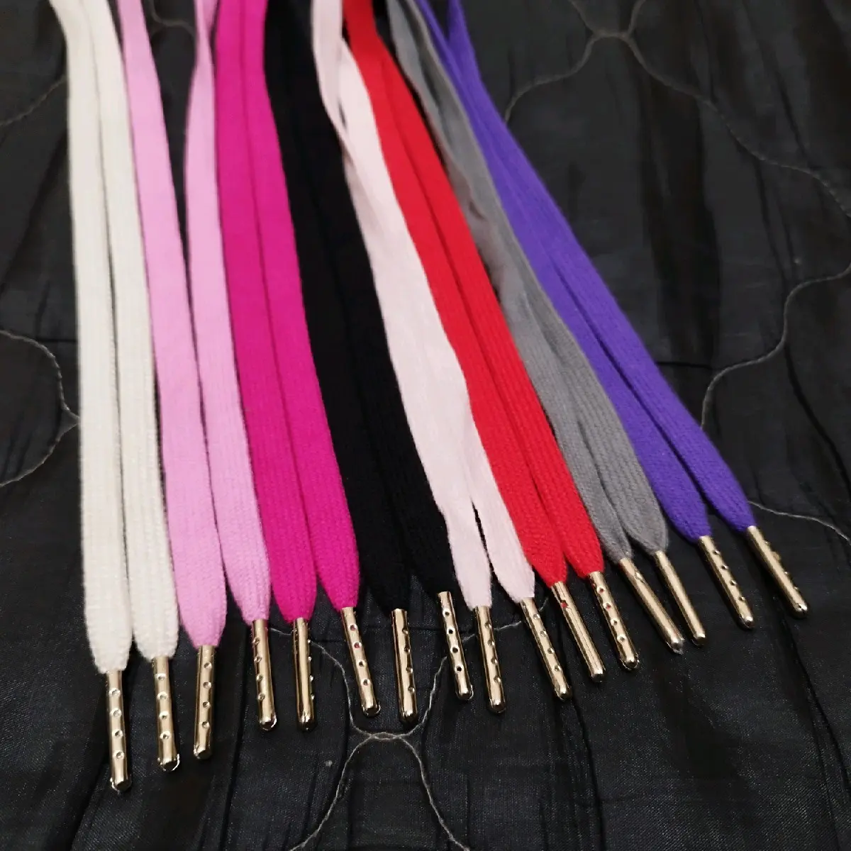 tali sepatu flat aglet / tali sepatu pipih macam warna ujung aglet / tali sepatu warna warni Hitam Putih merah dll dengan ujung aglet anti karat