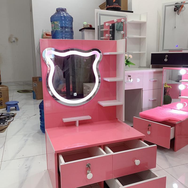 Bàn trang điểm ngồi bệt gương gấu lắp ráp sẵn, thiết kế 3 ngăn kéo.62x90cm 3
