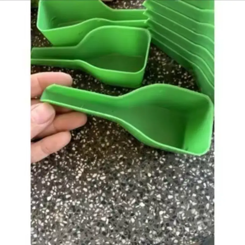 Xúc Cám Cho Chim - Thìa Xúc Cám Cho Chim - Muỗng Xúc Cám Cho Chim - Xúc Cám Bằng Nhựa Cho Chim