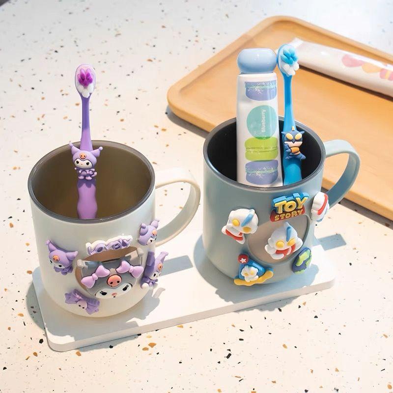 Cốc Súc Miệng Sanrio Clow M, Cốc Hoạt Hình Dễ Thương, Thích Hợp Cho Trẻ Em, Ưa Nhìn, Cốc Rửa, Cốc Gia Dụng Cho Bé Gái, Lý Tưởng Để Sử Dụng Hàng Ngày, Được Bán Với Giá 1,050 Lần Mua Lại 2