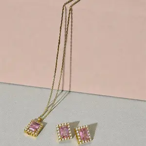 Aksesoris Permata Kotak Pink Titanium Anti Karat & Anti Luntur ( Kalung, Anting )