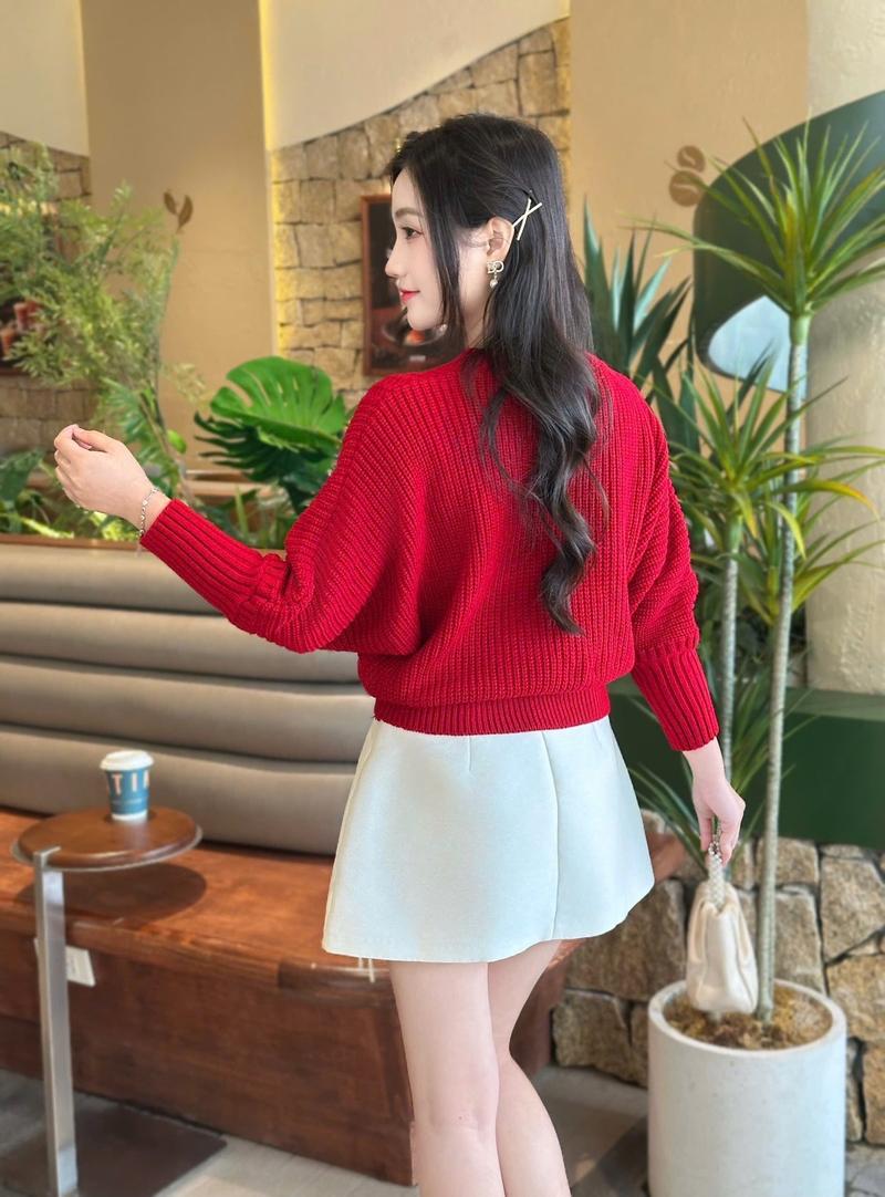 Product Introduction of Mẫu Mới - Áo Len Cánh Dơi Vặn Thừng Giữa, Cổ Tim Thanh Lịch, Chất Len Cao Cấp Kem Voi Top Nhung Nữ Women -Tết 2