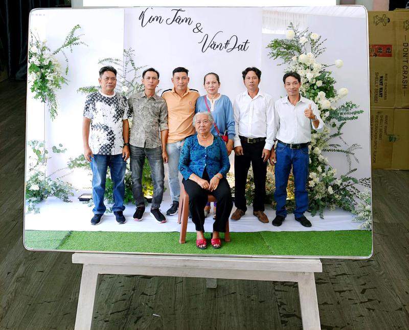 SIZE LỚN 50X70 - IN 2 KHUNG TẶNG 1 KHUNG ĐỂ BÀN 13X18 TRÁNG GƯƠNG BO VIỀN 4K  ( CHỈNH ẢNH THEO YÊU CẦU) KHÁCH GỬI ẢNH RIÊNG QUA PHẦN TIN NHẮN