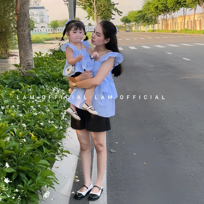 [MẸ/BÉ TRAI GÁI] Đồ đôi mẹ bé trai gái áo caro xanh nhí mix sort đen cho mẹ bé đi chơi 5