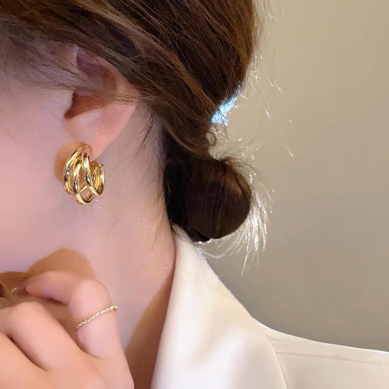 Product Introduction of Sterling Silver Needle Exaggerated Geometry Stud Earrings for Women Affordable Luxury Fashion Elegant High-Grade Earrings Metal Earrings 37