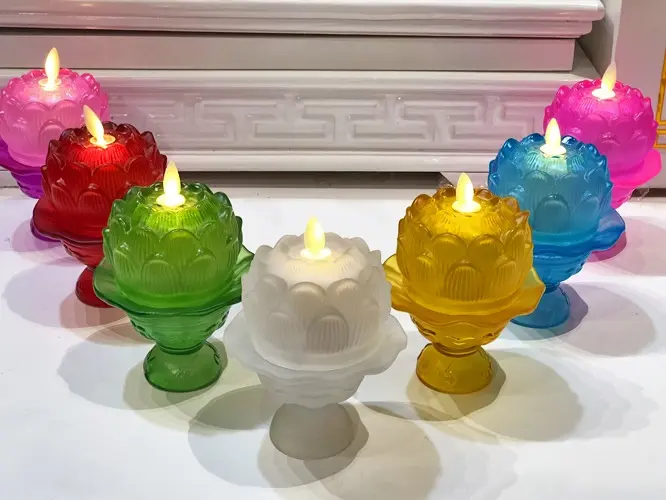 Nến điện tử hoa sen, đế đèn lưu ly 7 màu đường kính 9cm 2