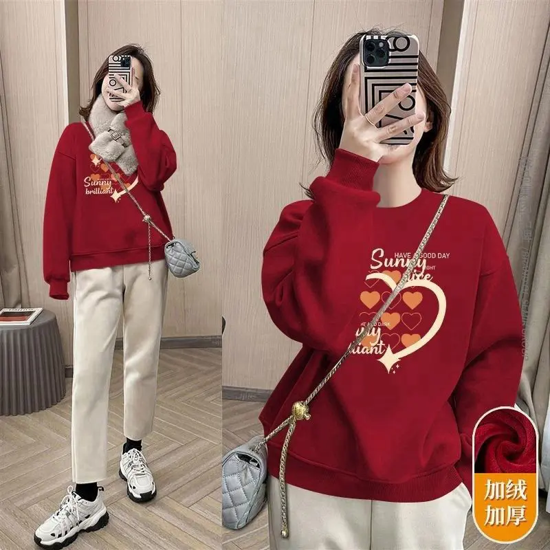 Áo Nỉ Nữ Cổ Tròn Ngoại Cỡ Phong Cách Mỹ Mới, Thích Hợp Cho Mùa Thu Và Mùa Đông, Dáng Rộng Rãi Và Phong Cách Lười Biếng, Trẻ Trung Và Sành Điệu, Chất Liệu Lông Cừu, Hợp Xu hướng Hàng Đầu Cho Năm Mới, Năm 2025 Women Top