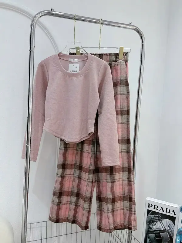 Set bộ đồ nữ áo dài tay len tăm mix quần karo, set áo đuôi tôm mix quần xuông kẻ karo 4