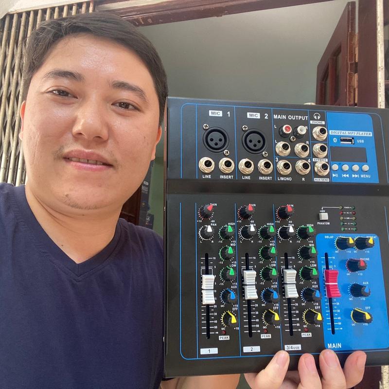Bàn Trộn Âm Thanh Mixer F4 Kết Nối Bluetooth Có 2 Đường Chỉnh Micro, Nâng Cấp Âm Thanh Hay Hơn, Kèm Dây Hoa Sen 2 Ra 1