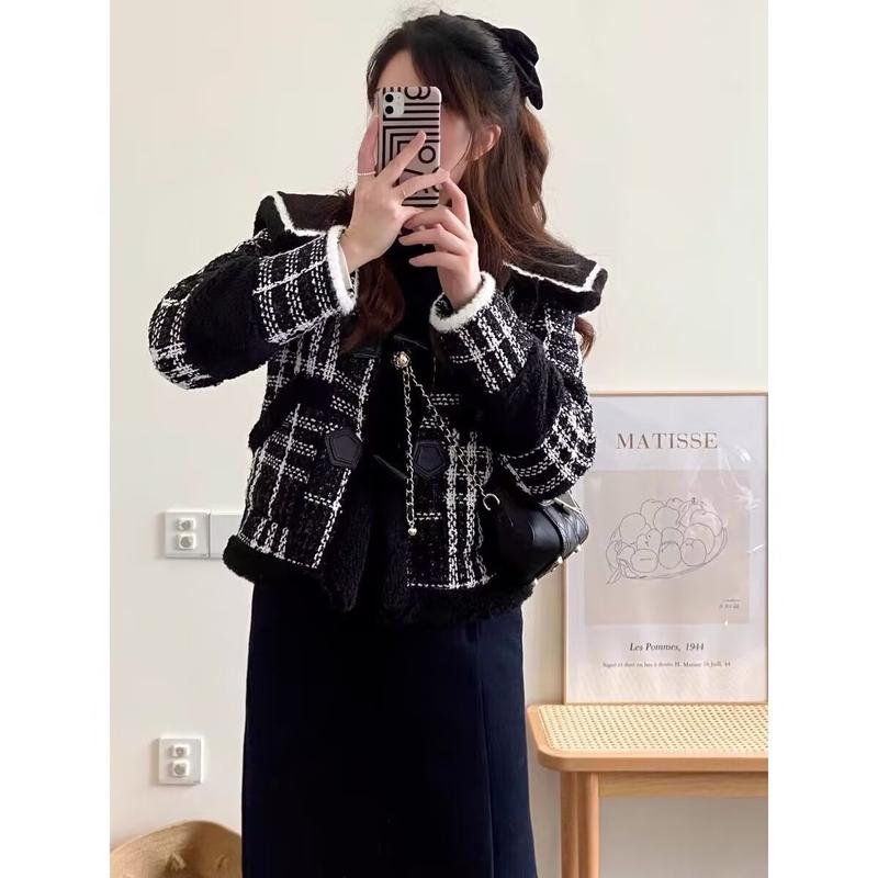 Product Introduction of Áo Crop Top Mùa Đông, Phong Cách Cổ Điển, Lót Lông Cừu, Dày Dặn, Dáng Rộng Vừa Vặn, Cổ Thủy Thủ, Áo Khoác Kẻ Sọc Nhỏ Dành Cho Nữ, Hàng Mới Về Năm 2024 3